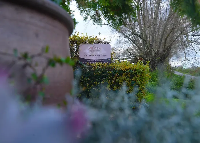 Au Detour Du Trieu Holiday home *